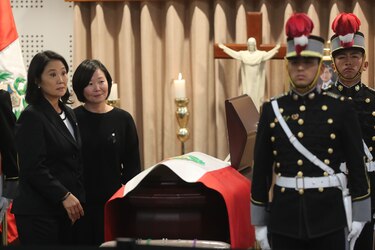 Miles de personas acuden al velorio de Alberto Fujimori en segundo día de honras fúnebres