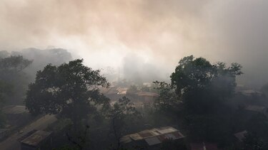 Bomberos siguen intentando controlar el incendio en cerro Patacón