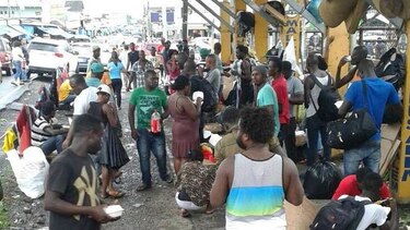 Migrantes africanos siguen a la intemperie en frontera tico-panameña