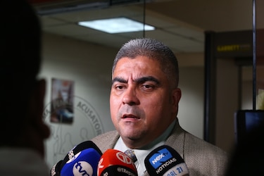 Imputan cargos a otros cinco estudiantes universitarios por lesiones ocasionadas a un subcomisionado de la policía