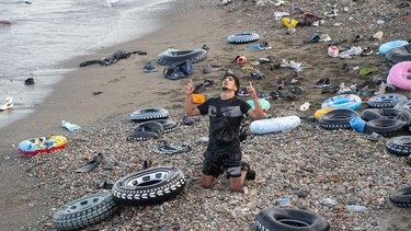 Las impactantes imágenes del cruce de más de 50,000 migrantes de Marruecos a España por la frontera de Ceuta