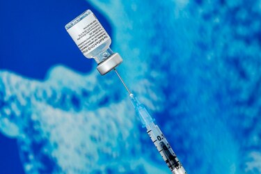 Pfizer y BioNTech estiman que su vacuna es eficaz frente a variantes británica y sudafricana