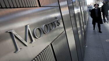 Moody's eleva nota de Paraguay a Ba1 y le aproxima a grado de inversión