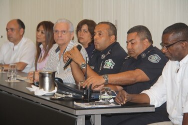 Policía y dueños de restaurantes acuerdan programa "Restaurantes Vigilantes"