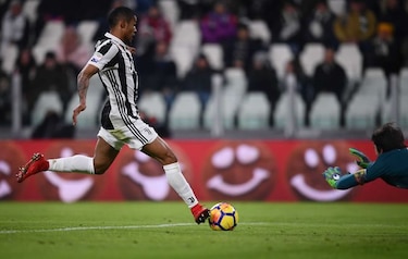 Juve supera a Genoa y está a un punto del líder