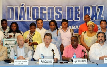 Santos envía militares a Cuba a negociar cese el fuego con las FARC