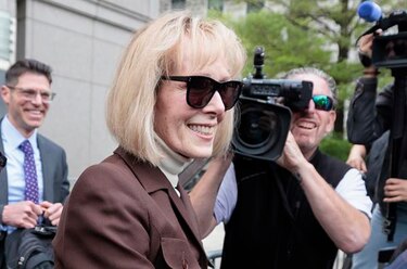 Carroll dedica su victoria contra Trump a ‘toda mujer que sufrió porque no le creyeron’