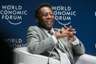 Pelé sale del hospital y seguirá un tratamiento de quimioterapia