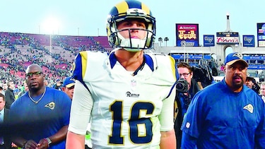 Dolphins estropean debut de Jared Goff