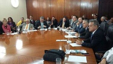 Autoridades de Salud y empresarios evalúan el registro sanitario