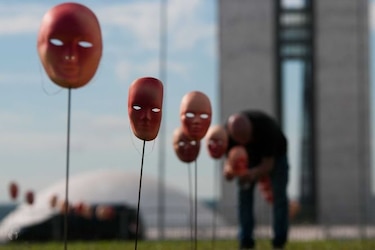 Las máscaras de la vergüenza; ante el escándalo de corrupción en Brasil
