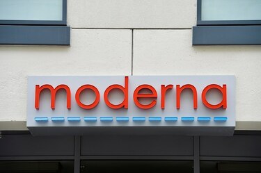Vacuna anticovid de Moderna tiene eficacia de 96% en adolescentes, según primeros estudios