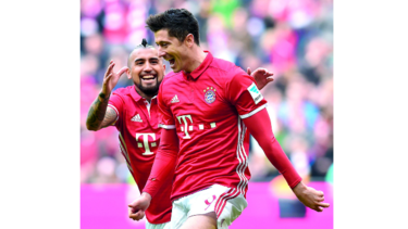 Bayern golea al Frankfurt y se aleja en el liderato