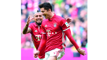 Bayern golea al Frankfurt y se aleja en el liderato
