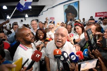 Encaran a Crispiano Adames en restaurante; diputado apunta a la campaña de Carrizo