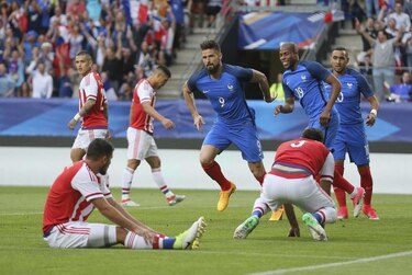 Francia golea 5-0 a Paraguay