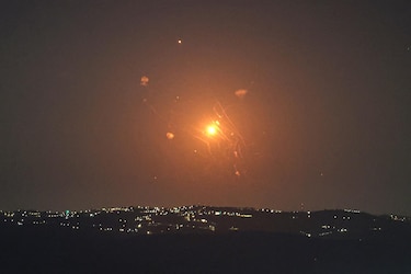 Irán ataca dos buques y bases estadounidenses en Jordania
