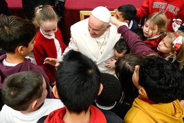 El papa Francisco cumple 87 años y lo celebrará con los niños de un centro pediátrico