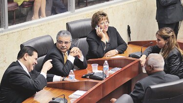 Martinelli pierde apoyo de bancada