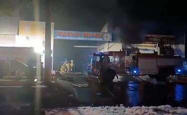 Incendio afecta local comercial en Río Abajo durante la madrugada 