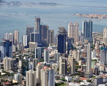 Aumento de gastos y caída de ingresos eleva el déficit fiscal