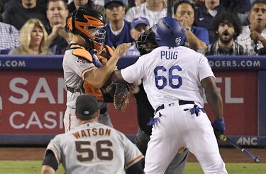 Béisbol y empujones; se vaciaron las bancas