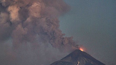 Temor y espectáculo en mayor erupción del Momotombo en 110 años