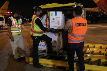 Séptimo lote con 60 mil dosis pediátricas anticovid llega a Panamá