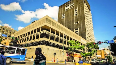 Venezuela evalúa entrega de bonos