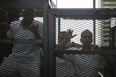 Conmoción internacional por condena a tres periodistas de al Jazeera en Egipto