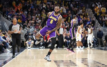 La NBA multa a LeBron James por un ‘gesto obsceno’ en pleno partido