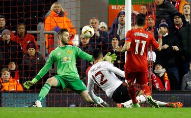 Liverpool vence a Manchester United en la Liga Europa