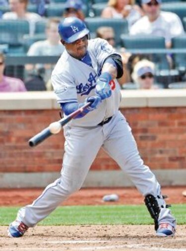 Dodgers aseguran a Juan Uribe