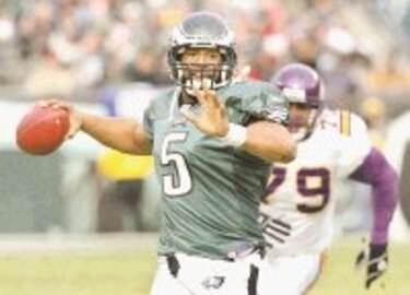 Eagles aprovecharon errores de los Vikings