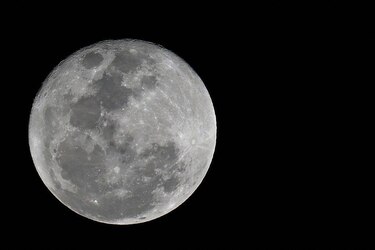 ¿Visionario o estafador? Dennis Hope, el estadounidense que se hizo millonario vendiendo parcelas de la Luna