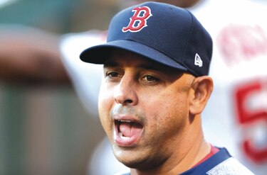 Alex  Cora se separa de los Medias Rojas   