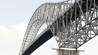 Mantenimiento del puente de las Américas, en revisión