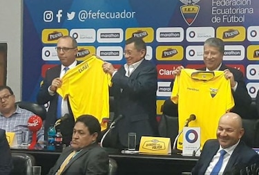 Bolillo Gómez es presentado como nuevo técnico de Ecuador