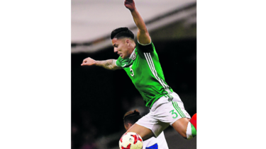 Salcedo irá al fútbol alemán con el Eintracht