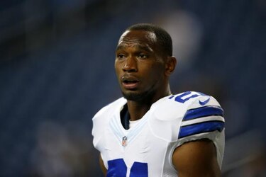 Detienen a jugador de los Cowboys por robo de perfume y ropa interior