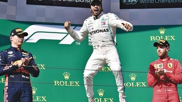 Hamilton gana en Hungría gracias a un acierto estratégico