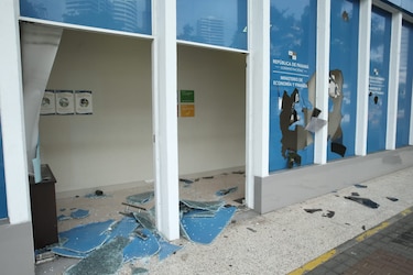 Comercios, oficinas y el sistema de transporte público han sido vandalizados en las protestas