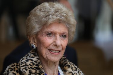 Muere Hélène Carrère d’Encausse, primera mujer secretaria de la Academia francesa