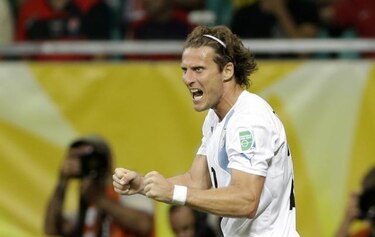 Diego Forlán deja el Internacional de Brasil y jugaría en Japón