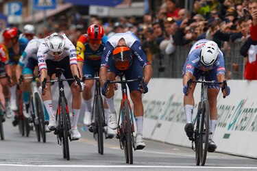 Ni Pogacar ni Van der Poel, la “classicissima” es del velocista Philipsen