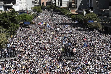 Guaidó reta a Maduro: el 23 de febrero ingresará ayuda humanitaria