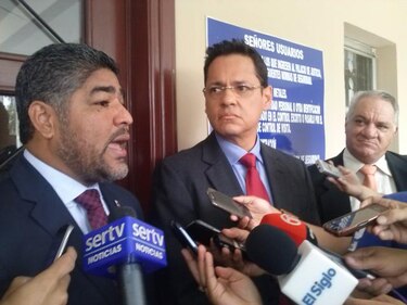 Álvaro Alvarado denuncia a Carlos Afú
