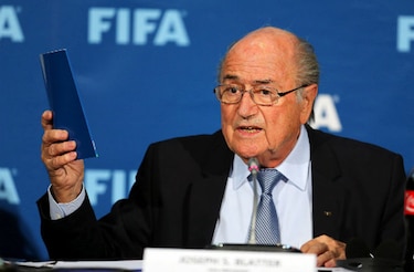 Blatter se pone a disposición de la justicia francesa pero ‘en Suiza’