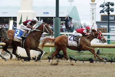 El ejemplar Rich Strike del jinete venezolano Sonny León gana el Derby de Kentucky