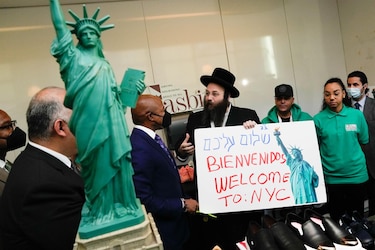 Albergues de Nueva York están al borde del colapso por crisis migratoria